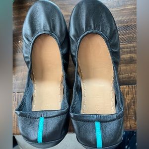 Black size 11 Tieks
